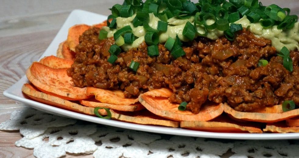Batatowe nachos bolognese